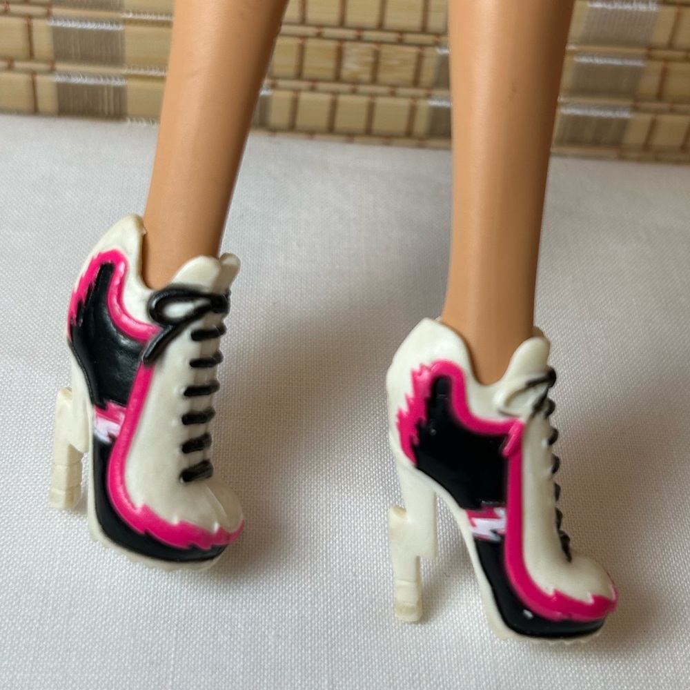 Cleo De Nile Monster High Fashion Doll - Picture 9 of 13